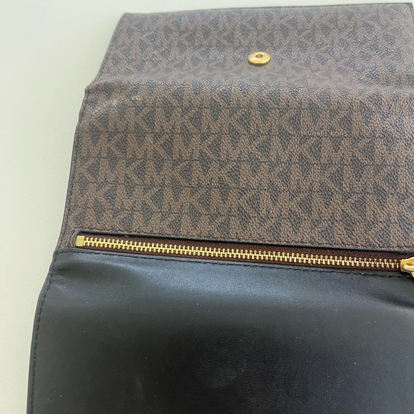 Michael Kors Black and Brown Logo Wallet
Trifold. - Picture 4 of 6
